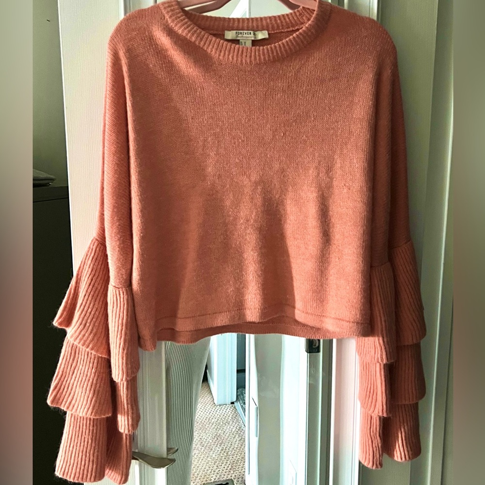 Forever 21 Contemporary sweater with ruffle sleeves - Picture 1 of 2